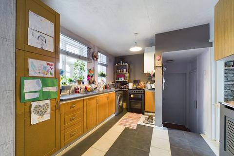 4 bedroom semi-detached house for sale, Laurel Road, Worcester, WR4