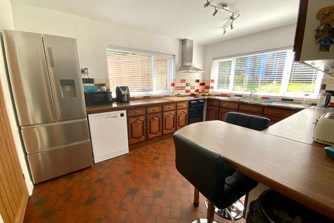6 Hillside, Daventry, NN11 4PJ