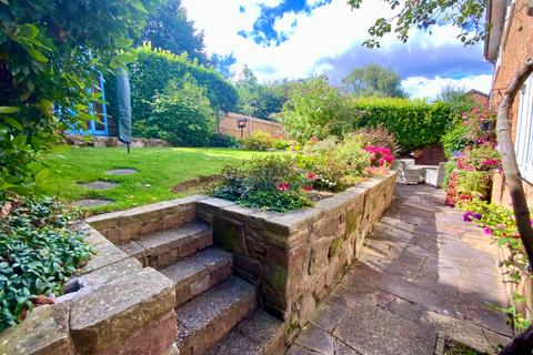 6 Hillside, Daventry, NN11 4PJ