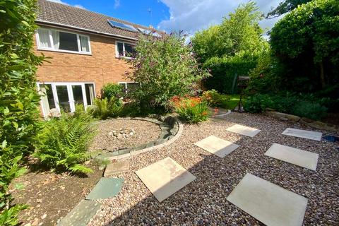 6 Hillside, Daventry, NN11 4PJ