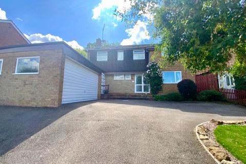 6 Hillside, Daventry, NN11 4PJ