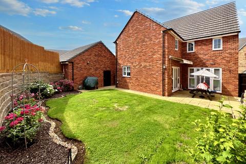 4 bedroom detached house for sale, Cowley Meadow Way, Crick, NN6 7TY