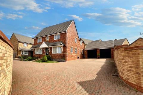 4 bedroom detached house for sale, Cowley Meadow Way, Crick, NN6 7TY