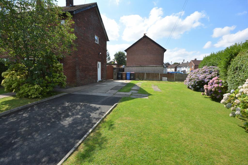 Side garden/driveway