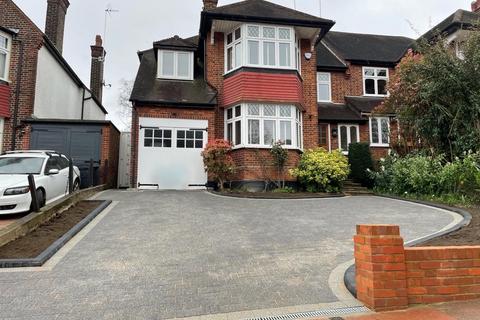 4 bedroom semi-detached house to rent, Ringwood Avenue, London