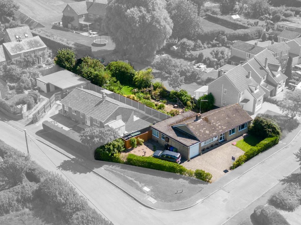 Owl End Way, Lower Boddington, NN11 6YA 4 bed detached bungalow for