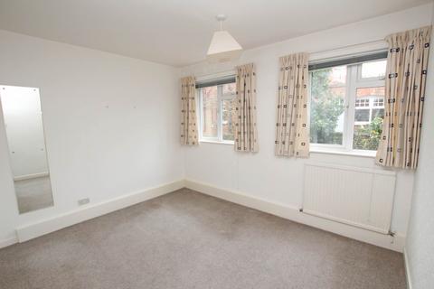 3 Collington Close, Eastbourne, BN20 7EX