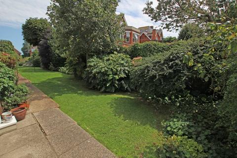 3 Collington Close, Eastbourne, BN20 7EX