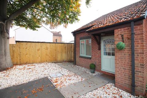 1 bed semi-detached house for rent in William Tarver Close, Warwick, CV34