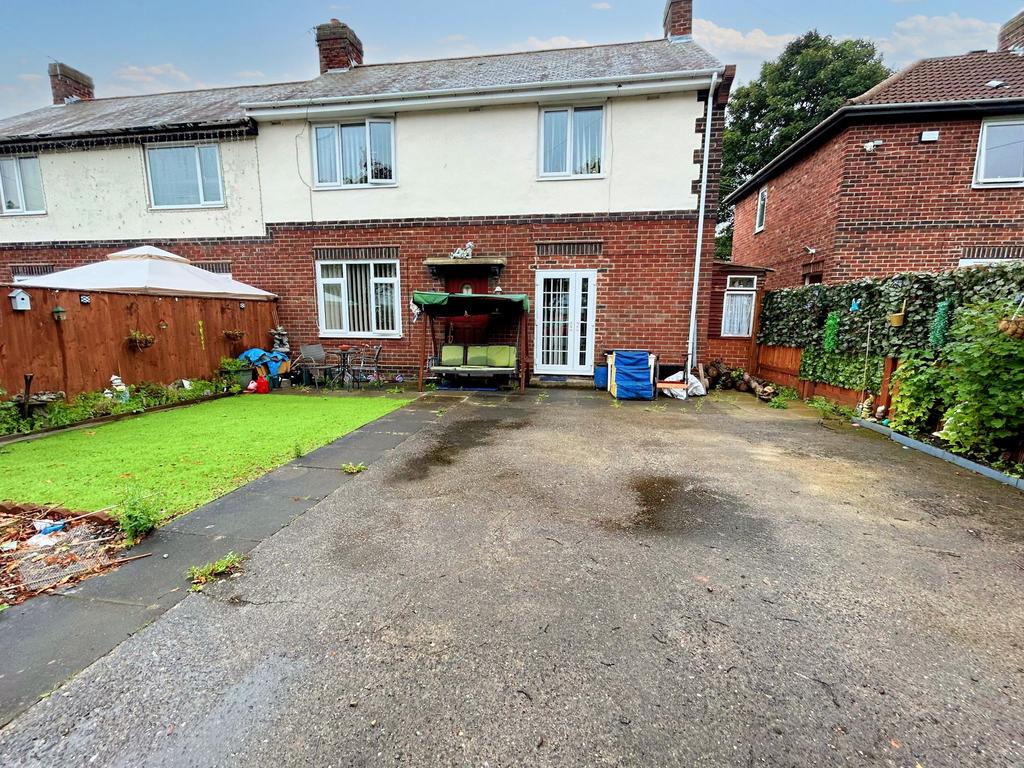 York Road, Birtley, Chester Le Street, ., DH3 2DE 4 bed semidetached
