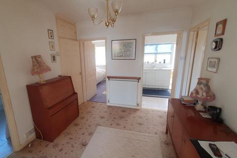 2 bedroom bungalow for sale - 19 Tulip Tree Avenue, Kenilworth, West Midlands, CV8 2BU