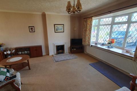 2 bedroom bungalow for sale - 19 Tulip Tree Avenue, Kenilworth, West Midlands, CV8 2BU