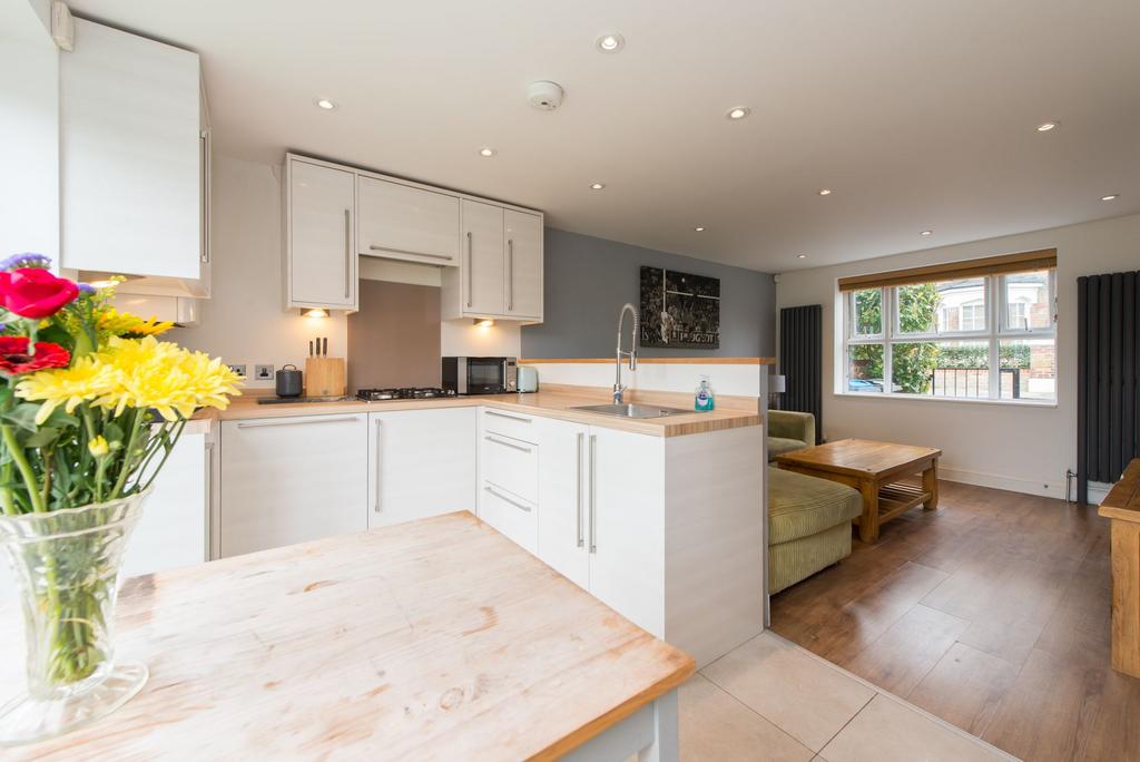 Southwood Road, Ramsgate, CT11 3 bed end of terrace house for sale £260,000