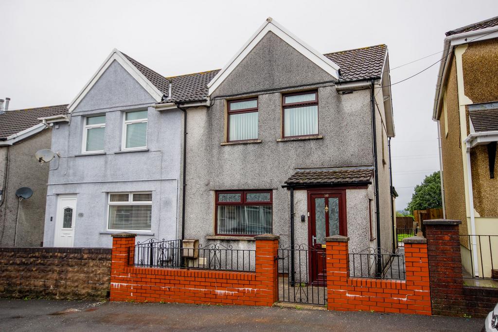 Pencoed Avenue, Cefn Fforest, Blackwood 3 bed semidetached house for
