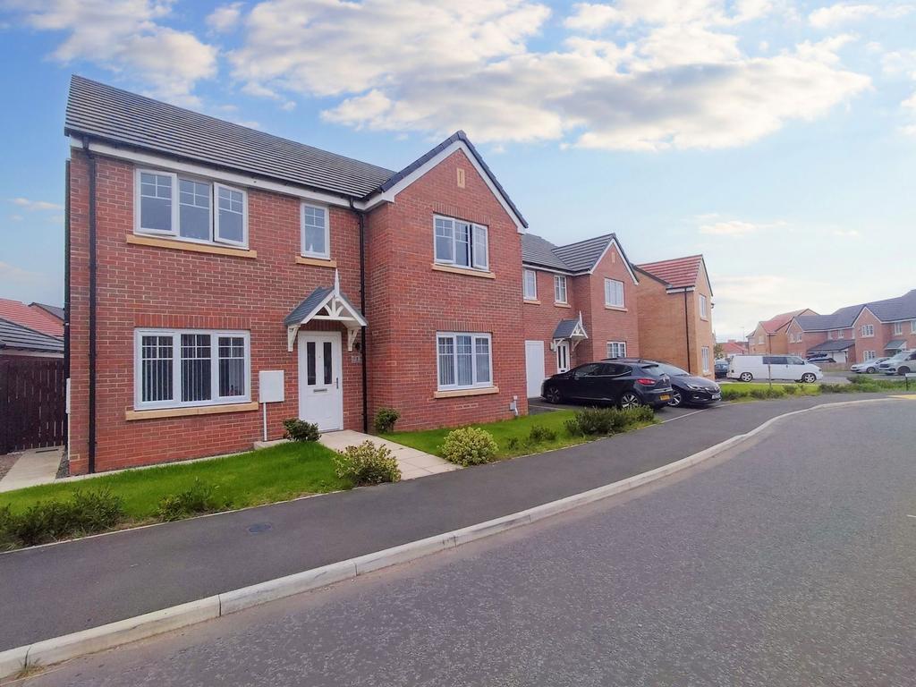 Waterville Grove, Ashington... 5 bed detached house £335,000