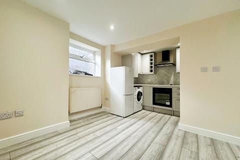 2 bedroom flat to rent, Burton Road, Manchester, Greater Manchester, M20