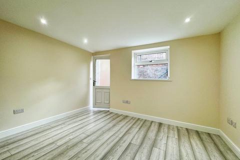 2 bedroom flat to rent, Burton Road, Manchester, Greater Manchester, M20