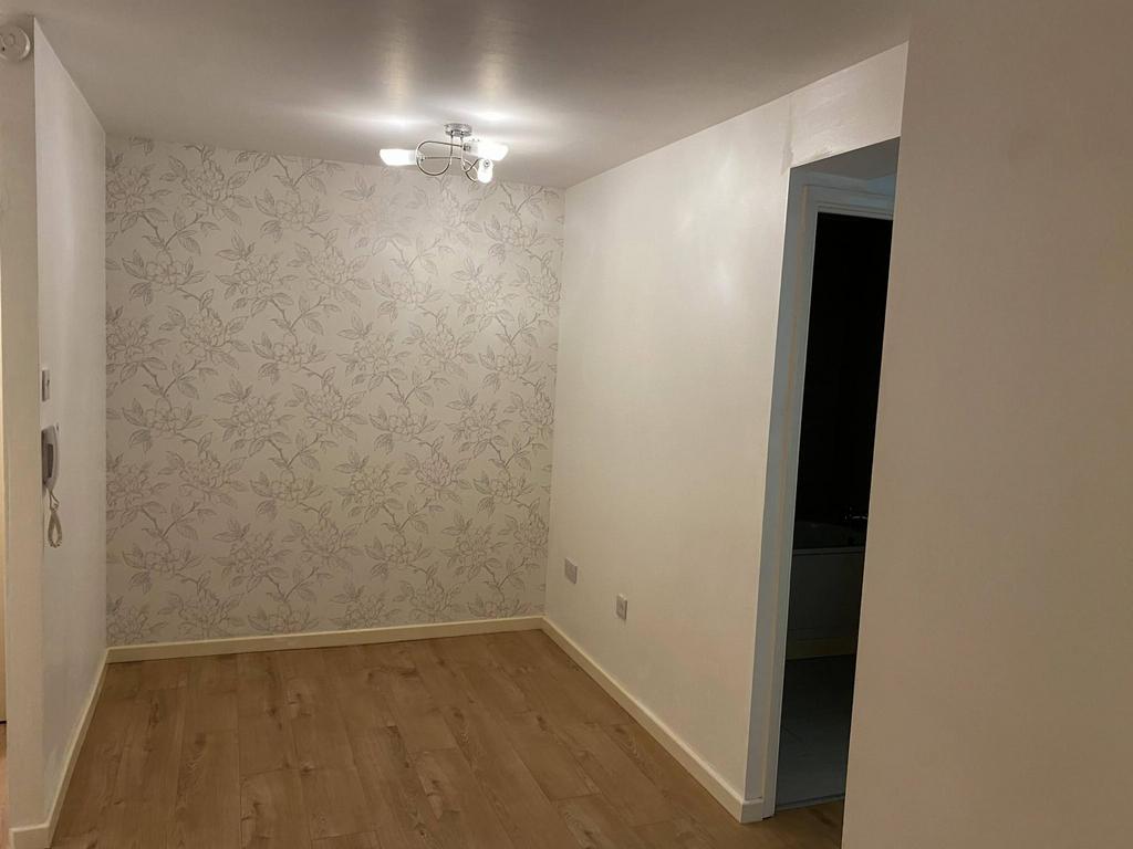 Rochford 1 bed ground floor flat to rent £750 pcm (£173 pw)