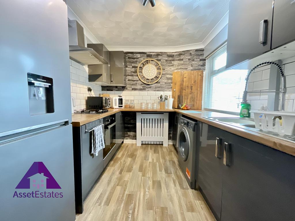 Duke Street, Abertillery, NP13 1BB 2 bed terraced house £135,000
