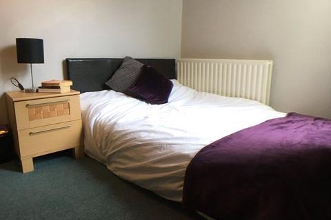 1 bedroom in a house share to rent, Queens Road, Egham, Surrey, TW20