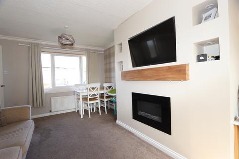 2 bedroom end of terrace house for sale - 33 Dunnet Road, Thurso