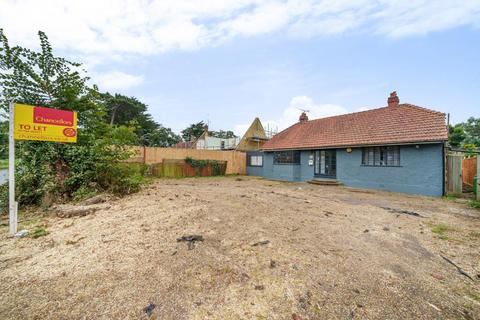 4 bedroom detached bungalow to rent, Staines-upon-thames,  Surrey,  TW19