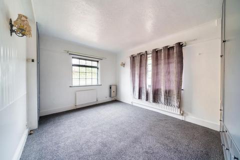 4 bedroom detached bungalow to rent, Staines-upon-thames,  Surrey,  TW19