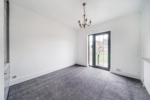 4 bedroom detached bungalow to rent, Staines-upon-thames,  Surrey,  TW19