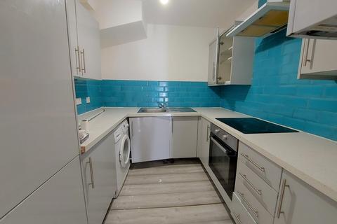 2 bedroom flat to rent, Woburn Ave, Hornchurch
