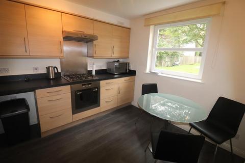 2 bedroom ground floor maisonette to rent, South College Street, Aberdeen, AB11