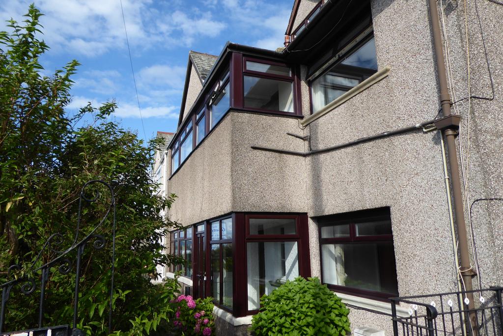 21 Marine Drive, Hest Bank... 2 bed flat £700 pcm (£162 pw)