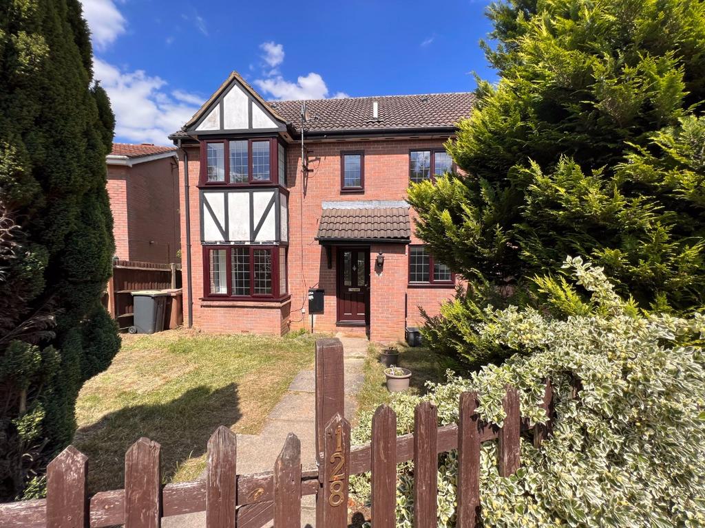 Hedley Rise, Luton, Bedfordshire, LU2... 2 bed end of terrace house £