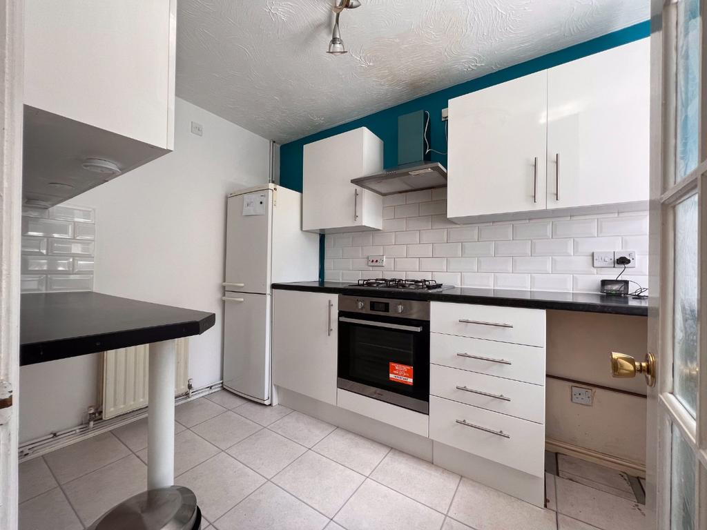 Hedley Rise, Luton, Bedfordshire, LU2... 2 bed end of terrace house £