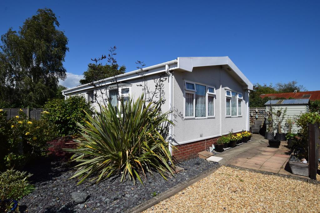 Fleurdelys Park, Pilley Hill, Pilley, Lymington, Hampshire. SO41 5QJ