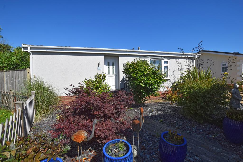 Fleurdelys Park, Pilley Hill, Pilley, Lymington, Hampshire. SO41 5QJ