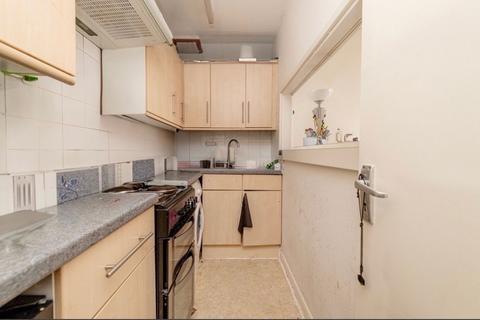 1 bedroom flat for sale, Gloucester Terrace, Bayswater, London, W2