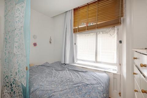 1 bedroom flat for sale, Gloucester Terrace, Bayswater, London, W2