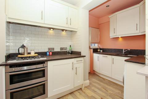 6 High View, Pinner, HA5 3PA