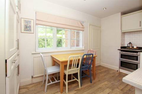 6 High View, Pinner, HA5 3PA