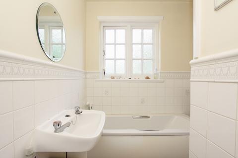 6 High View, Pinner, HA5 3PA