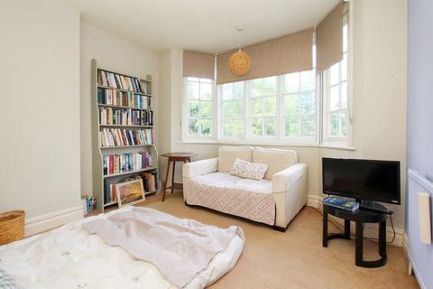 6 High View, Pinner, HA5 3PA