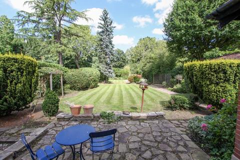6 High View, Pinner, HA5 3PA