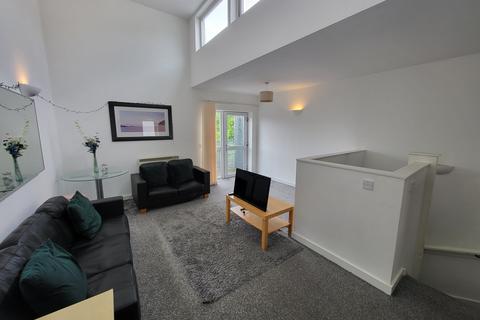 3 bedroom townhouse to rent, Boston Street, Hulme, Manchester. M15 5AY