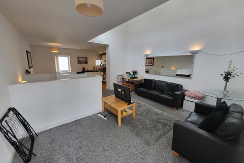 3 bedroom townhouse to rent, Boston Street, Hulme, Manchester. M15 5AY