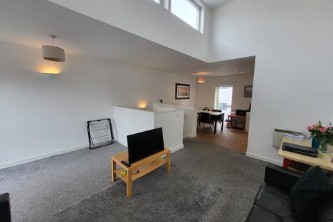 3 bedroom townhouse to rent, Boston Street, Hulme, Manchester. M15 5AY