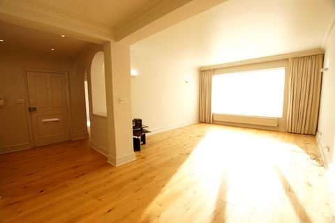 3 bedroom apartment to rent, Montrose Court, Princes Gate, London