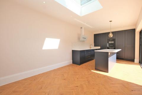138 Towncourt Lane, Petts Wood, Orpington, BR5 1EJ