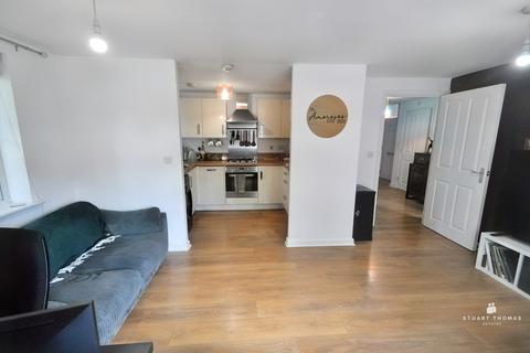 2 bedroom ground floor flat for sale - Robins Path, Thundersley