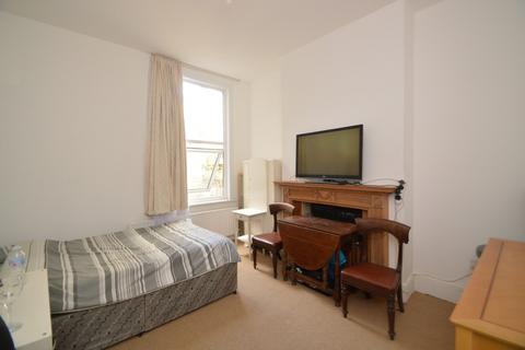 17 Vernham Road, London, SE18 3EY