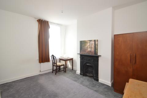 17 Vernham Road, London, SE18 3EY
